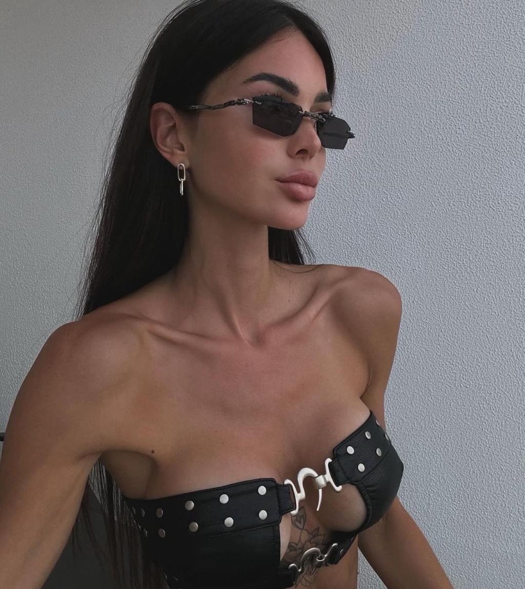 Энн привлекальеная девушка из Озеры цена от 6000 руб