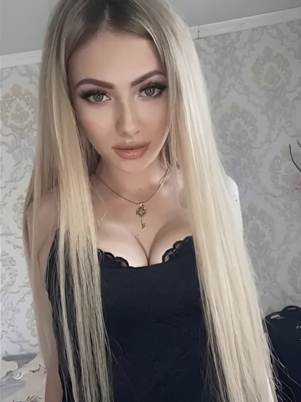 Карина привлекательная девушка из Озеры цена от 2000 руб