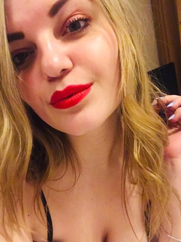 Надежда привлекательная девушка из Озеры цена от 3500 руб